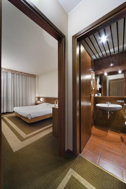 Una Hotel Lodi Bilik gambar