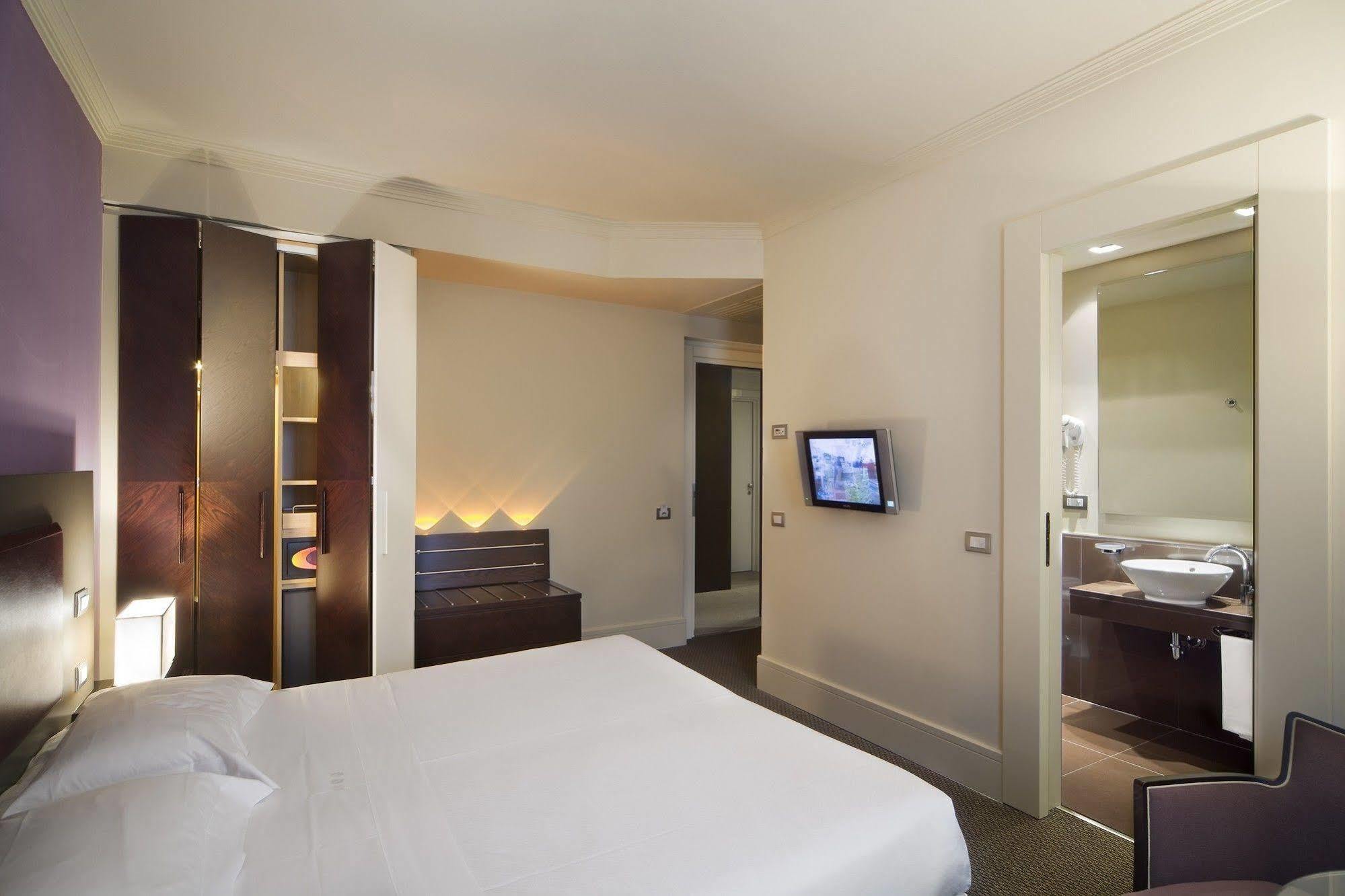 Una Hotel Lodi Bilik gambar