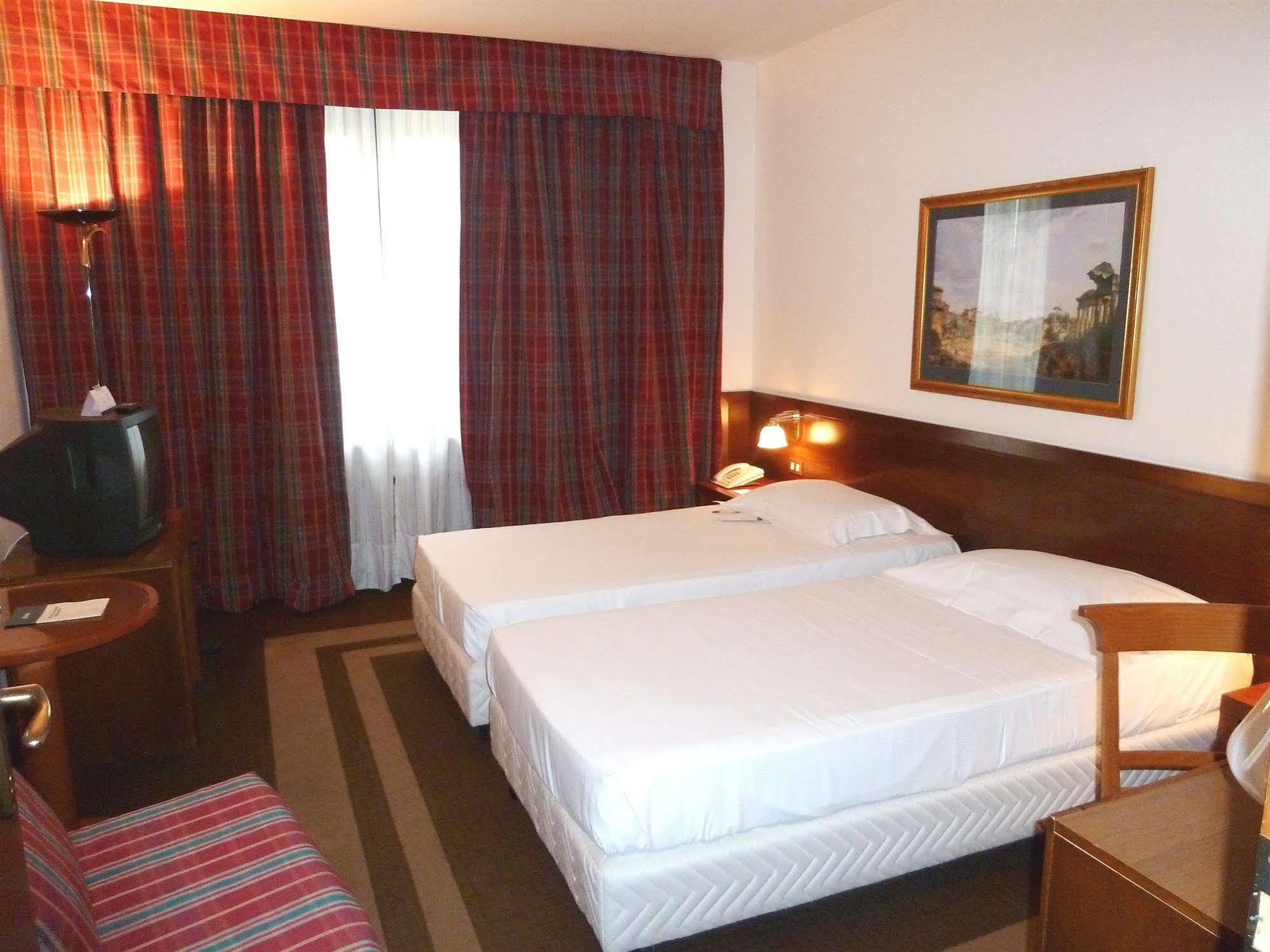 Una Hotel Lodi Luaran gambar