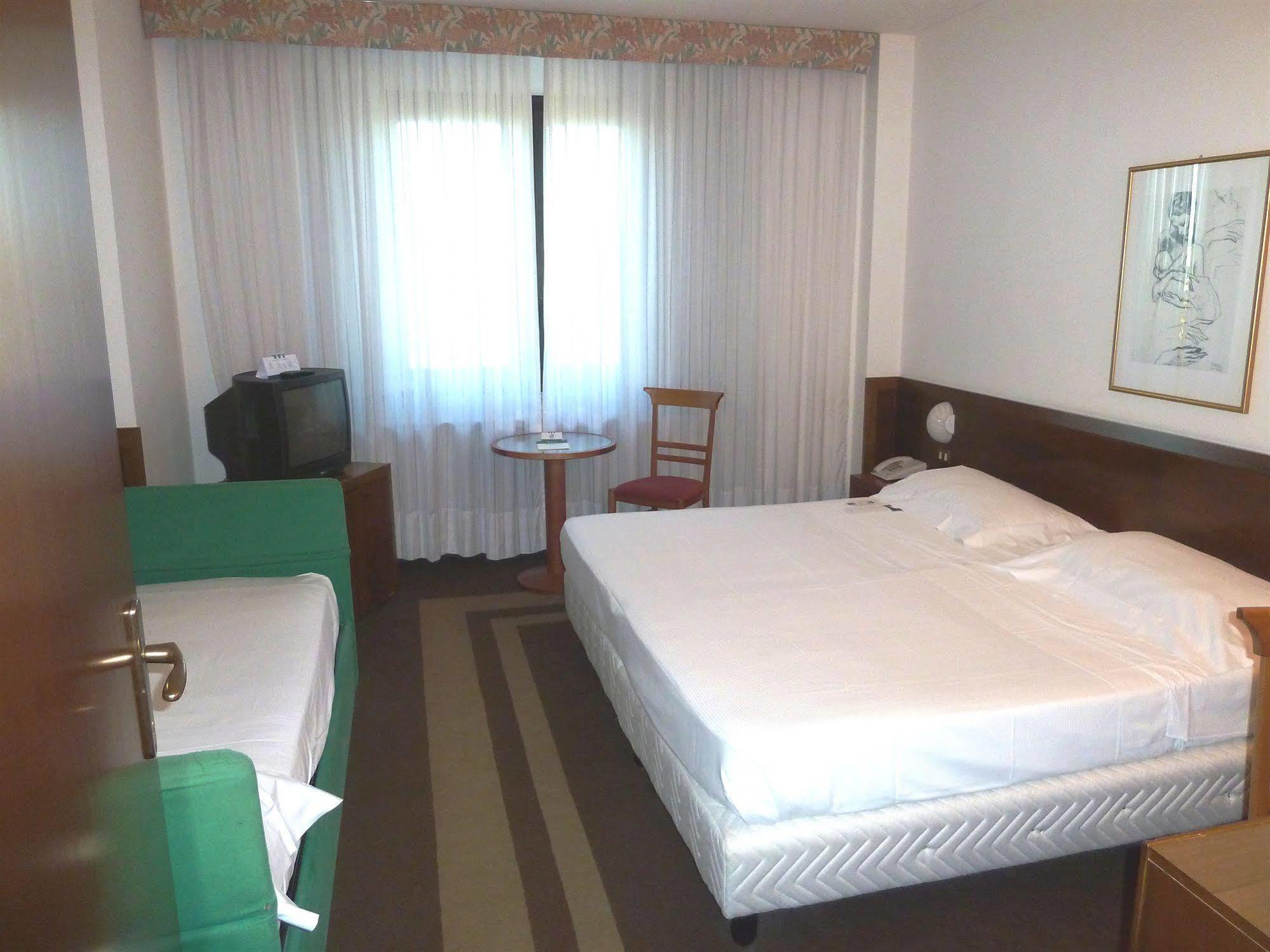 Una Hotel Lodi Luaran gambar