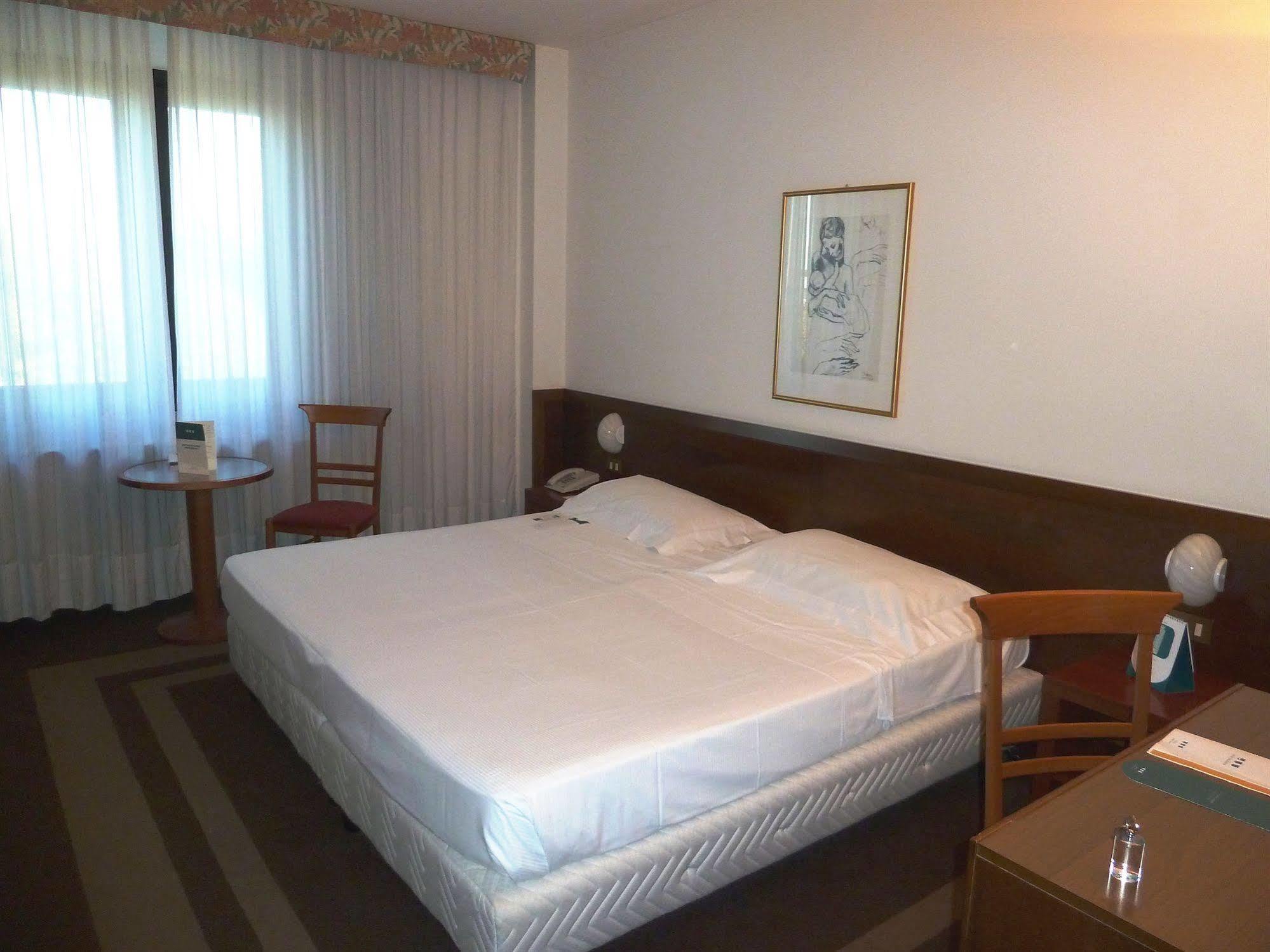 Una Hotel Lodi Luaran gambar