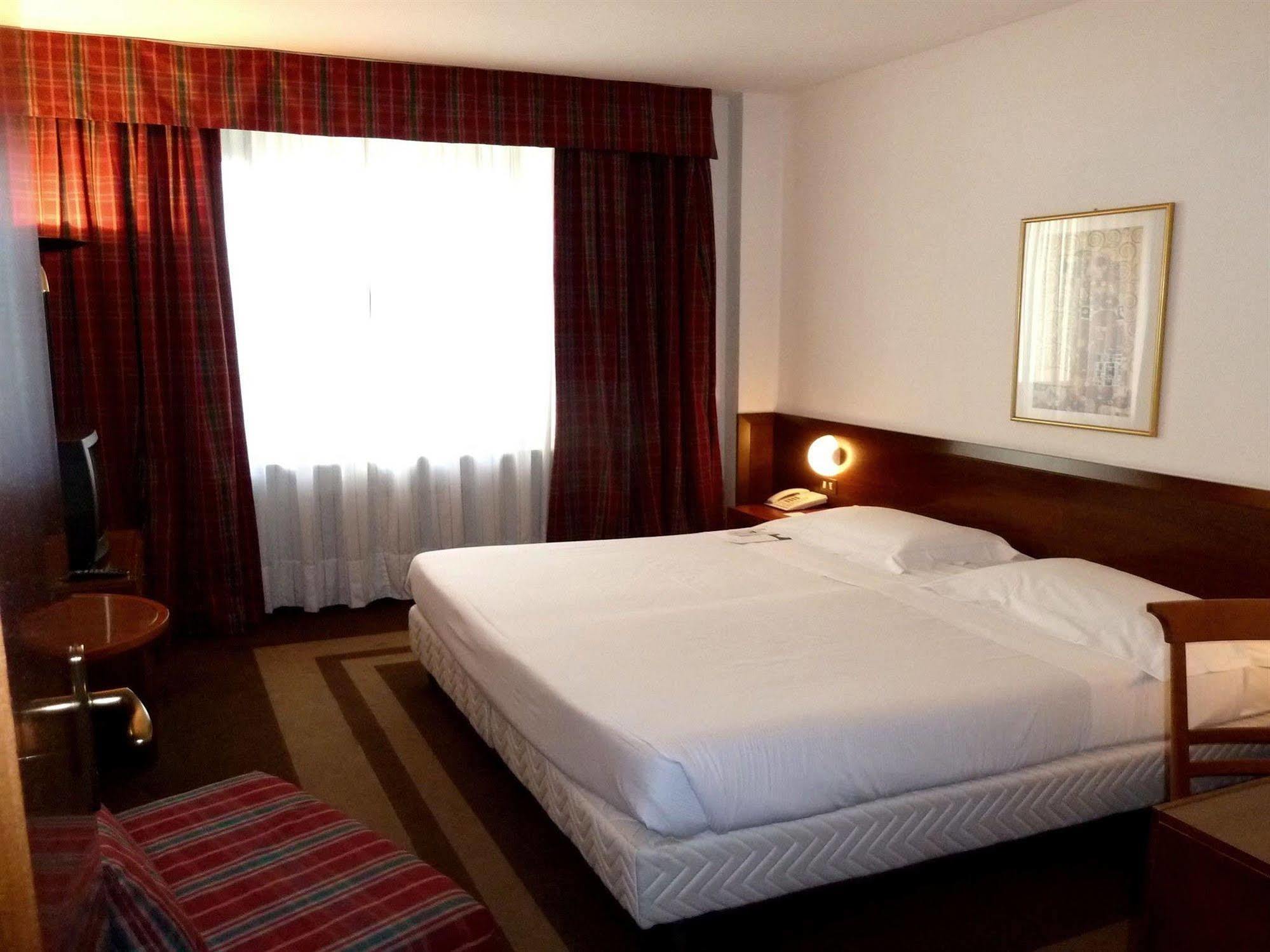 Una Hotel Lodi Luaran gambar